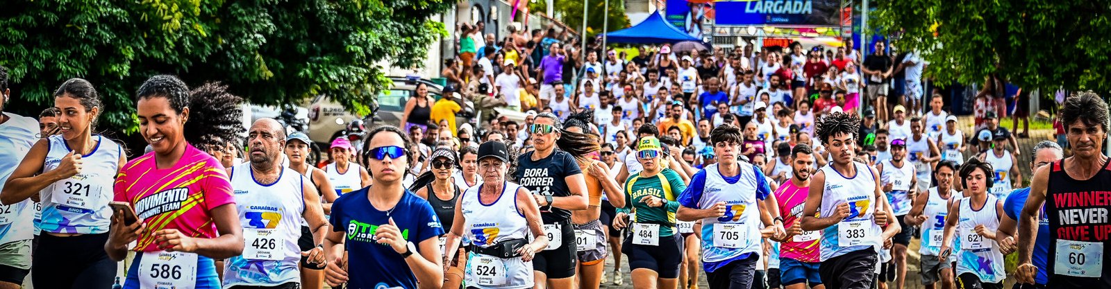 Atletas em uma corrida de rua